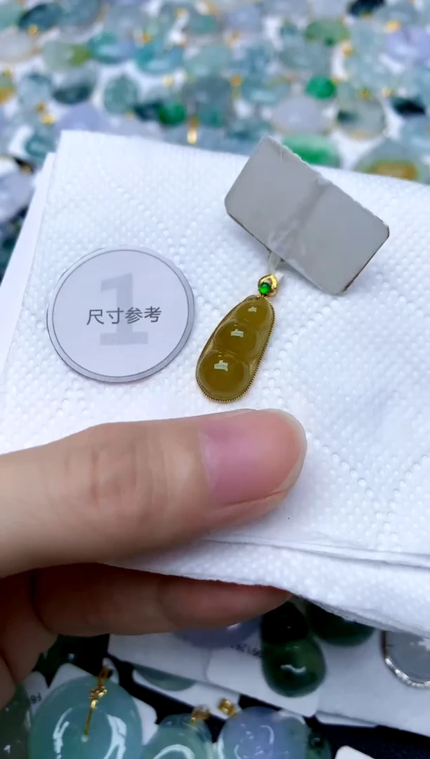 颈饰18K金镶嵌翡翠天然A货翡翠