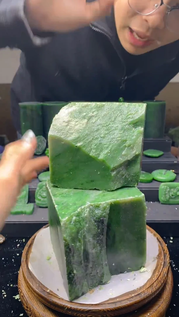 未镶嵌和田玉（碧玉）珠宝半成品1