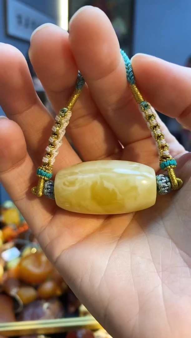 未镶嵌颈饰琥珀吊坠