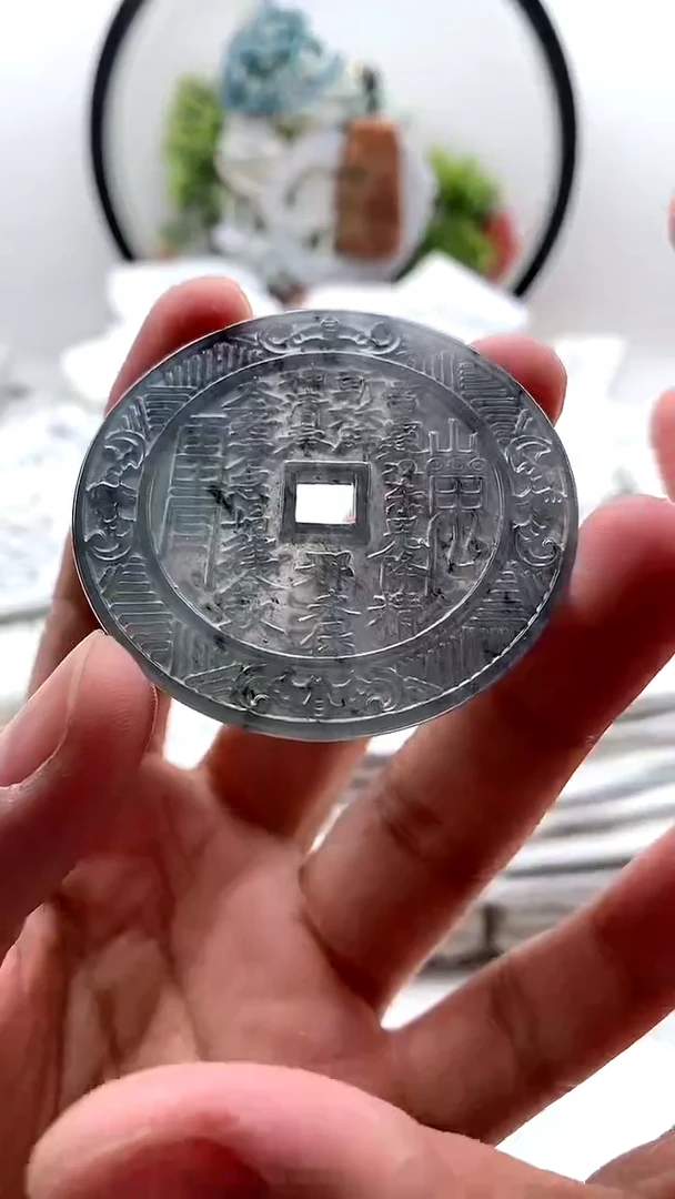 翡翠未镶嵌颈饰山鬼