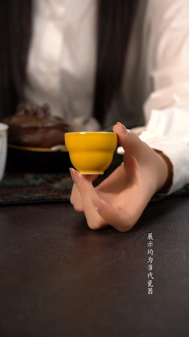 聚澜堂黄釉小葫芦杯