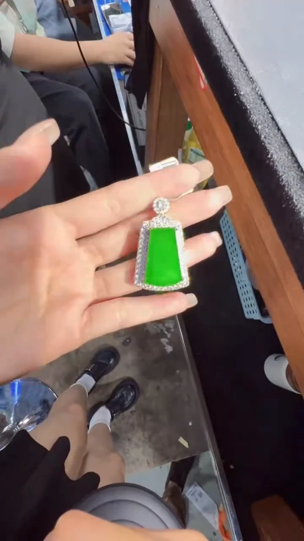 未镶嵌定制翡翠翡翠A货有轻微色差属于正常现象无事牌多样性发货1