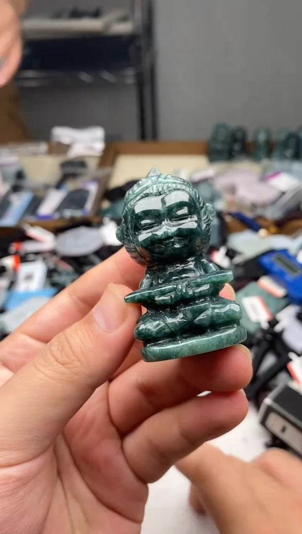 翡翠未镶嵌颈饰多样性发其一