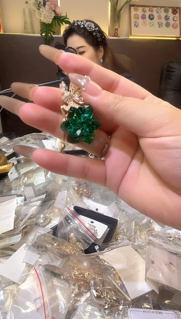 锆石铁合金精品饰界
