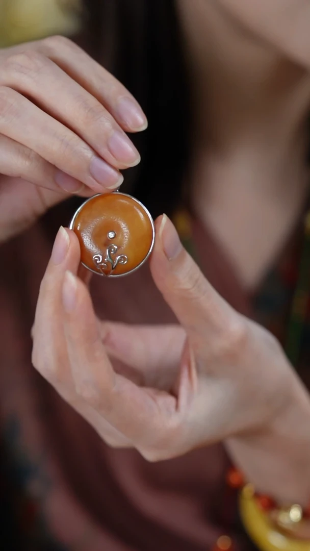 银S925镶嵌颈饰琥珀橘皮扣子吊坠