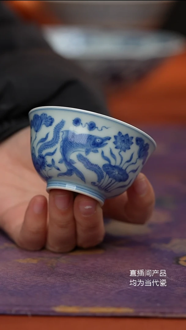 源明青忆鱼藻纹杯