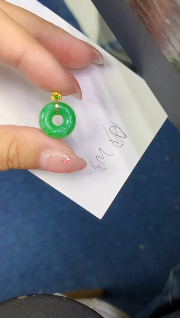 翡翠18K金镶嵌颈饰缅甸天然翡翠A货