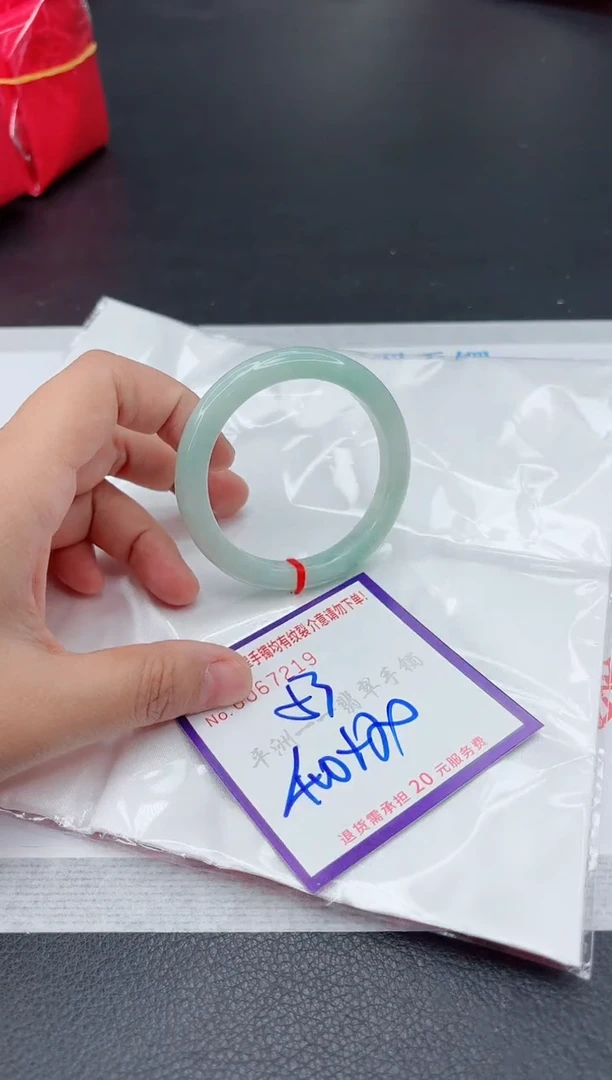 翡翠手镯未镶嵌1