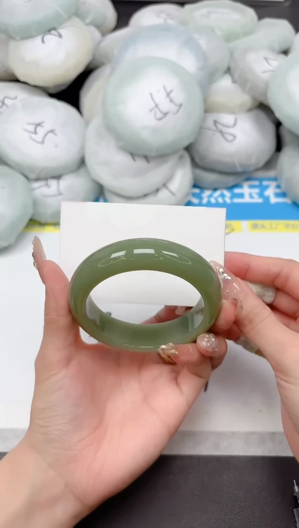 未镶嵌手镯石英质玉137-57.1