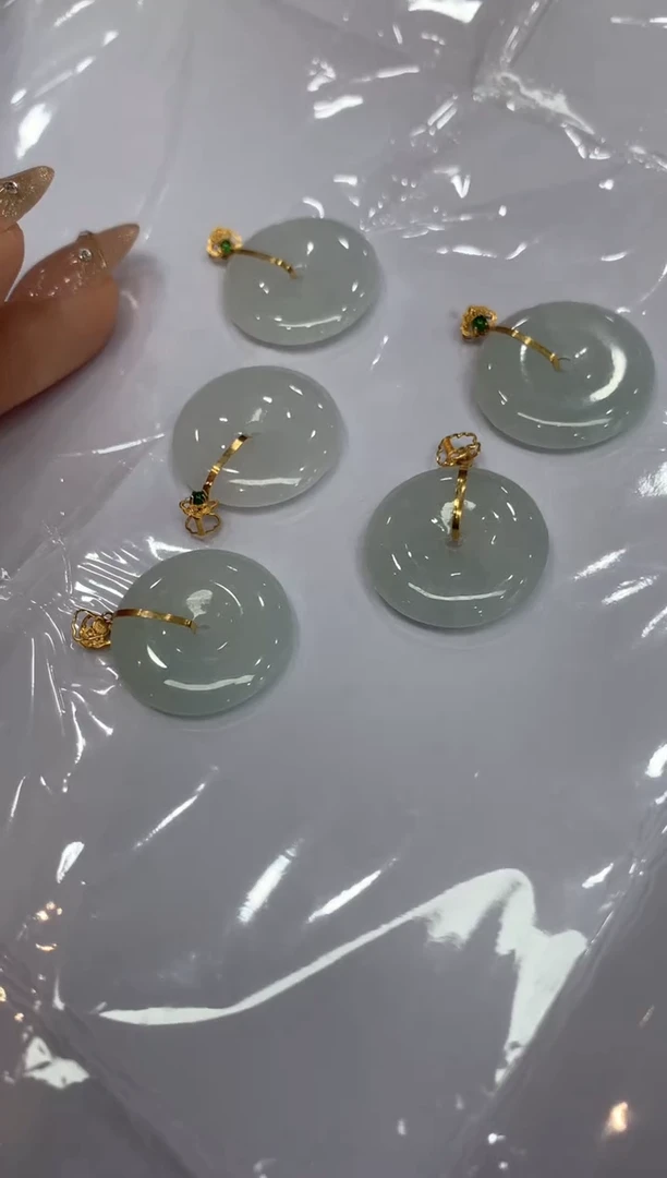 【闪购商品】翡翠吊坠(不含链)18K金镶嵌平安扣多样性发货1件