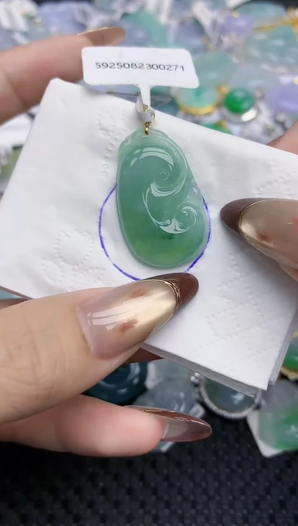 颈饰18K金镶嵌翡翠126   天然翡翠A货  百元以上9米证书费自理