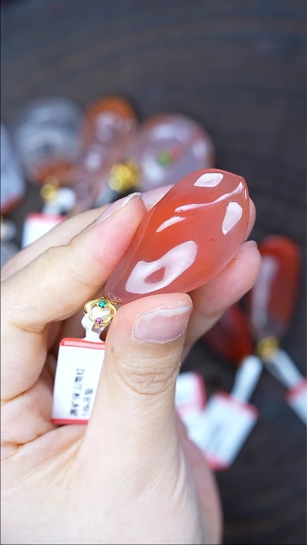 吊坠(赠链)18K金镶嵌南红玛瑙无胶无裂保山原矿9162