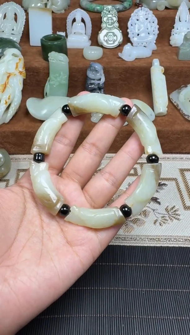 颈饰未镶嵌和田玉1