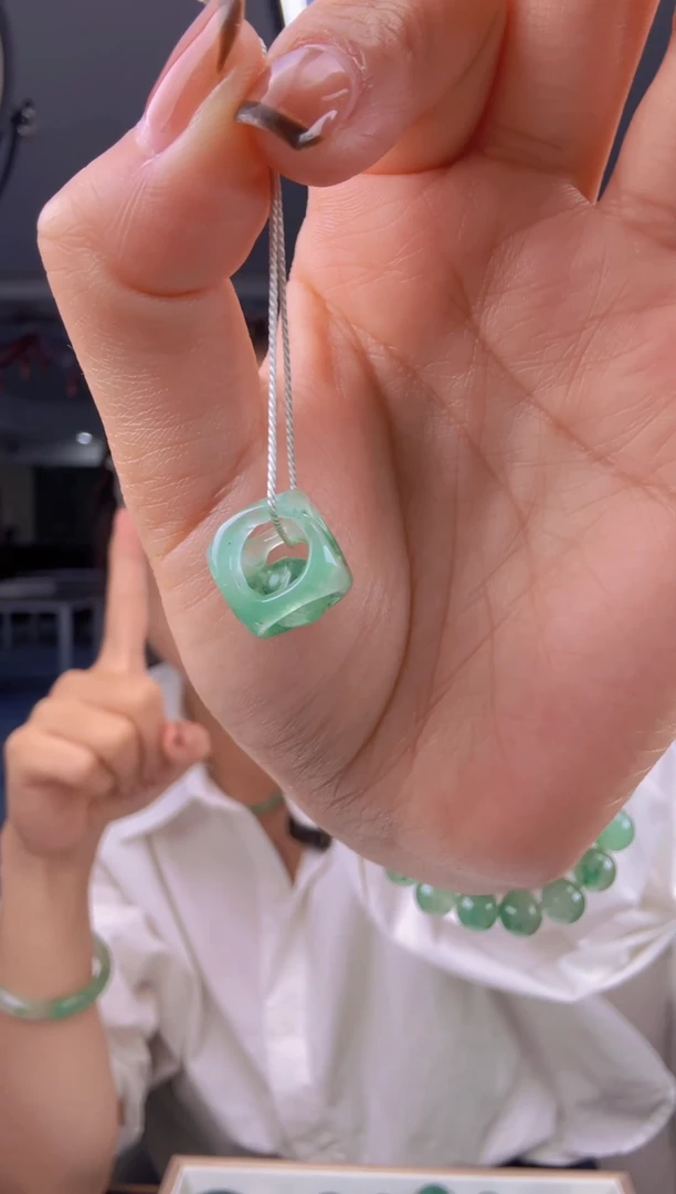 石英质玉未镶嵌吊坠(不含链)路路通