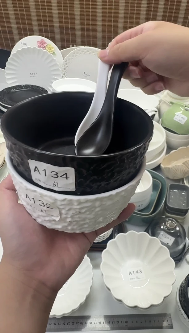 瓷       两个6英寸石纹碗+勺