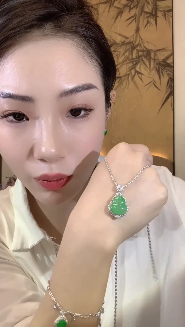 【闪购商品】翡翠吊坠(不含链)18K金镶嵌A22