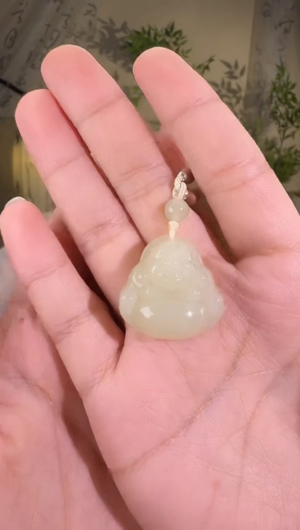 和田玉未镶嵌颈饰佛公