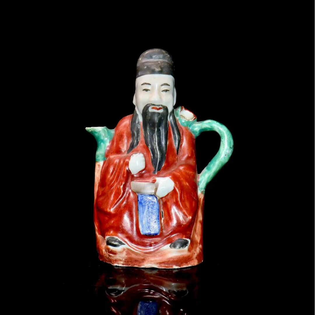 32:晚清民国珊瑚红地粉彩天官壶