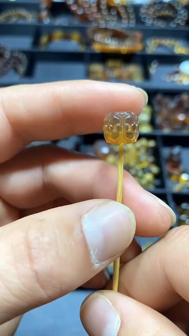 绿珀颈饰未镶嵌天然缅甸琥珀单珠并蒂莲