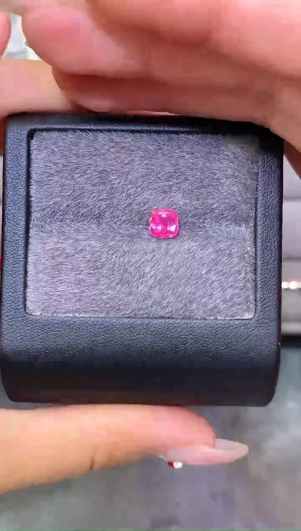 未镶嵌裸石定制尖晶石枕型 越南尖晶 1.03ct