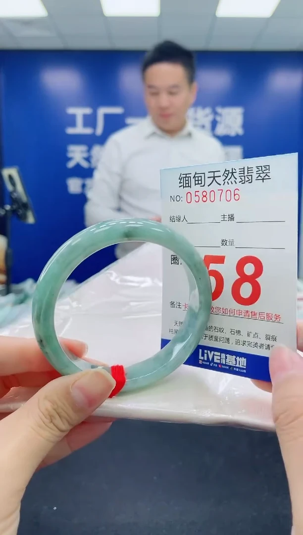 未镶嵌手镯翡翠天然翡翠手镯