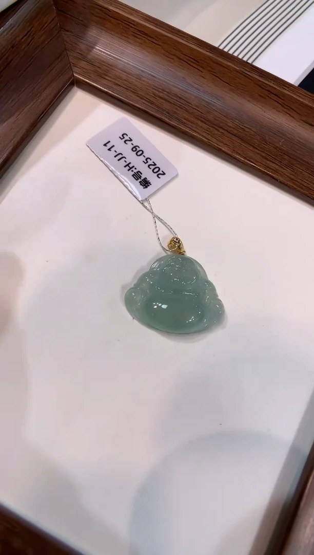 颈饰18K金镶嵌翡翠佛公