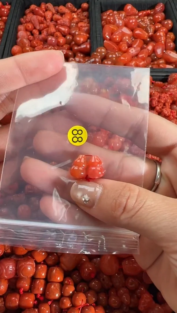 【闪购商品】南红玛瑙颈饰未镶嵌1