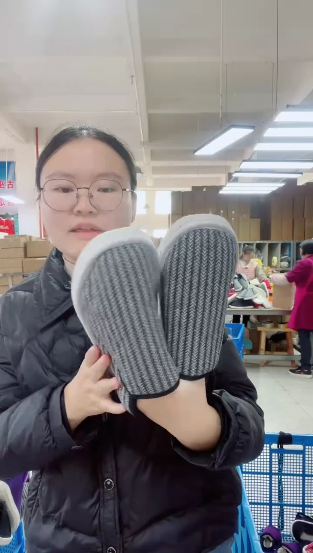 机纳底黑灰条41码74号