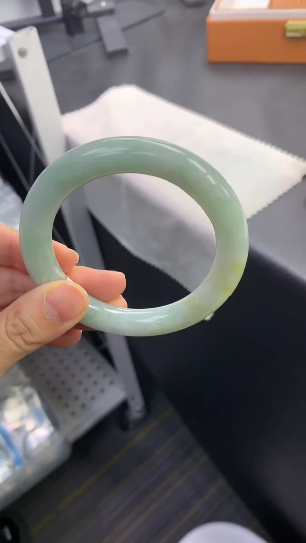 未镶嵌手镯（圆镯）翡翠退货需手镯吊牌标签完好