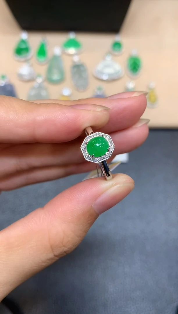 18K金镶嵌戒指翡翠蛋面【无服务费