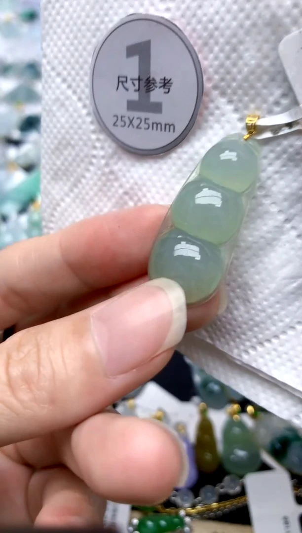 颈饰18K金镶嵌翡翠天然A货翡翠