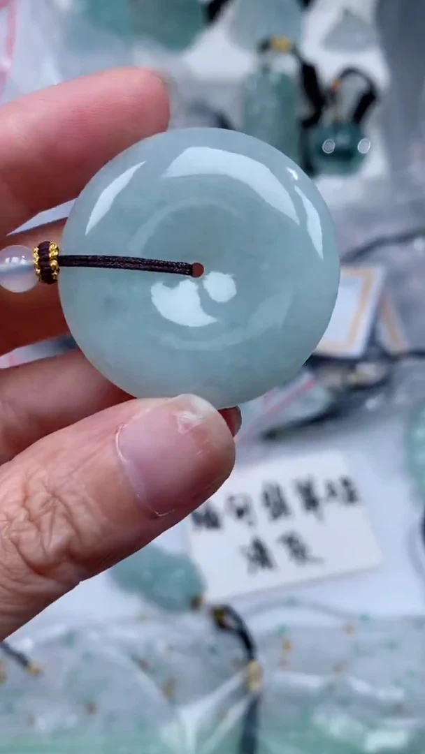 颈饰未镶嵌翡翠吊坠