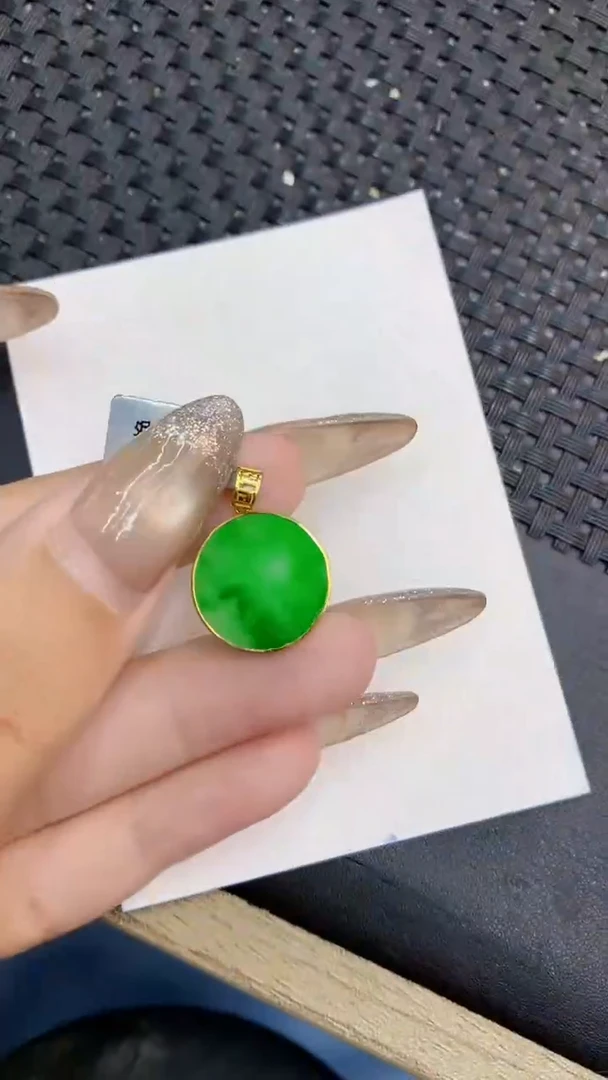 颈饰18K金镶嵌翡翠1
