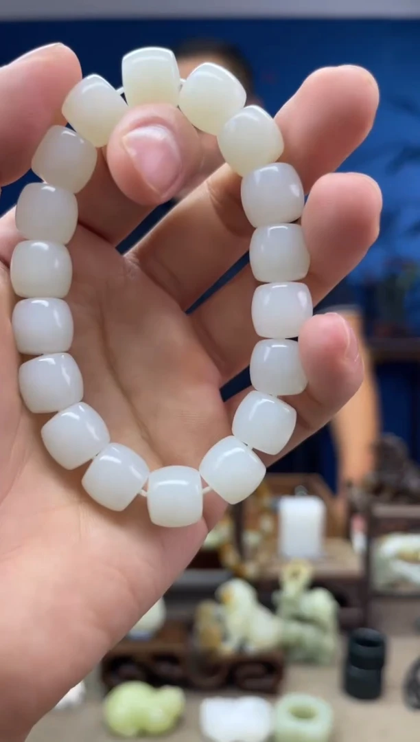 和田玉未镶嵌颈饰1