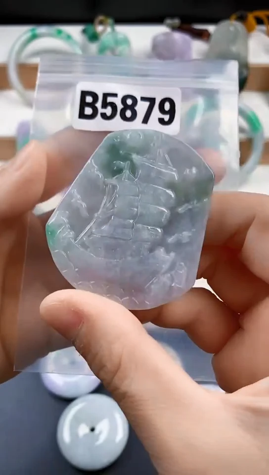 颈饰未镶嵌翡翠天然翡翠吊坠挂件