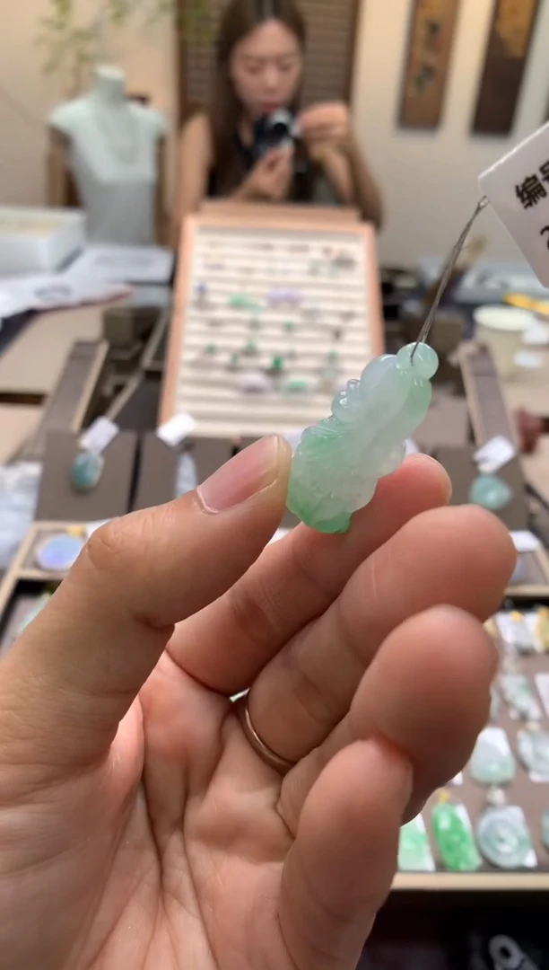 颈饰未镶嵌翡翠白菜