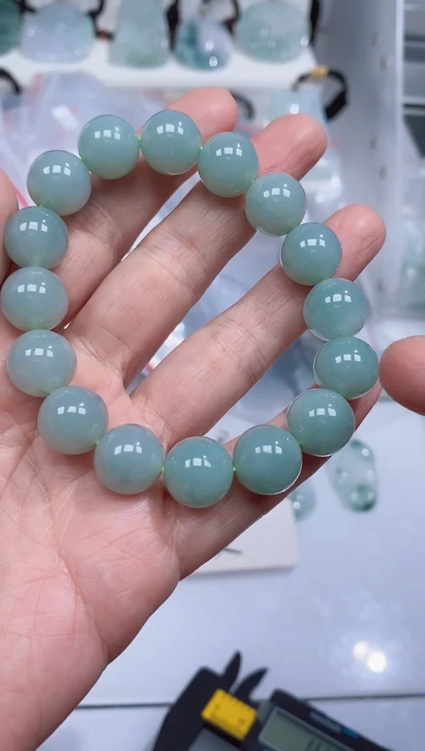 颈饰未镶嵌翡翠手串