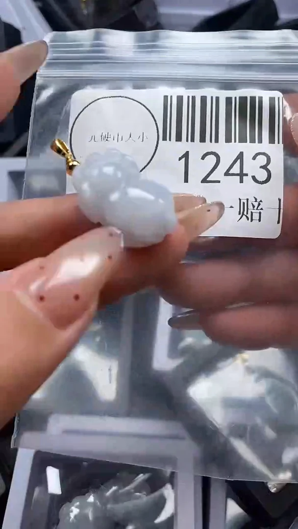 吊坠(不含链)未镶嵌翡翠1243