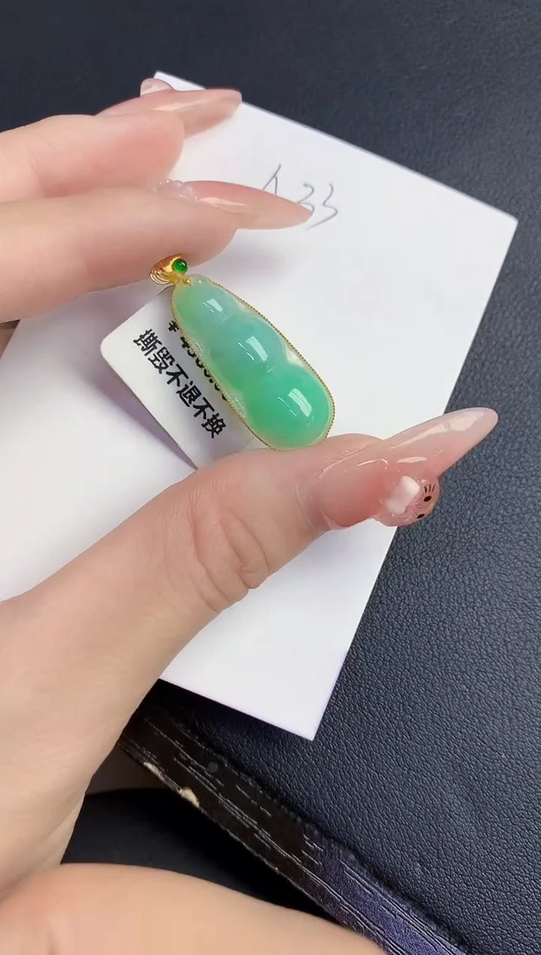 颈饰18K金镶嵌翡翠缅甸天然翡翠A货