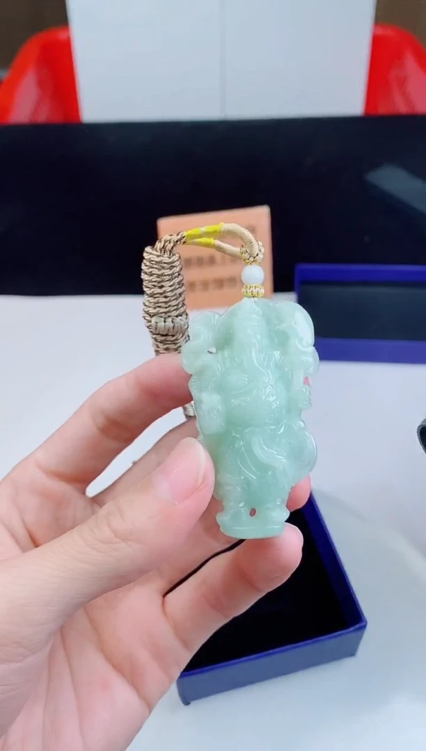 颈饰未镶嵌翡翠