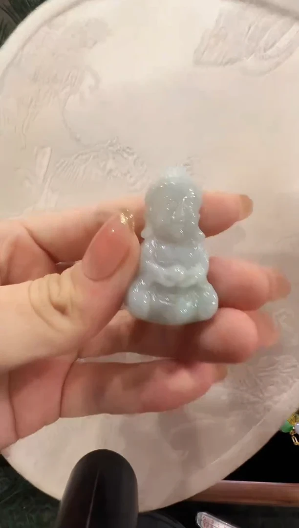 翡翠未镶嵌颈饰国风