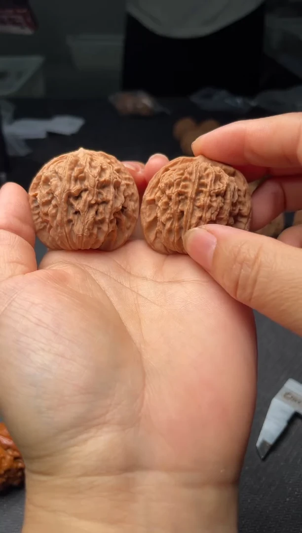 把件文玩核桃w130  盘龙纹  40
