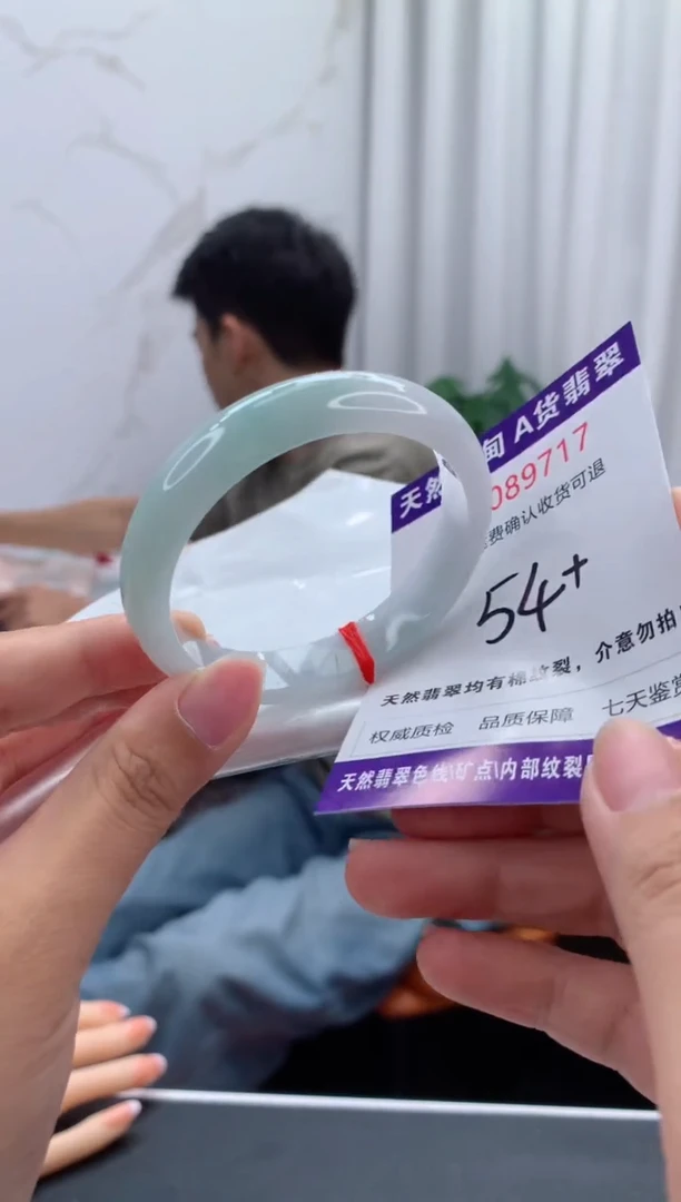 未镶嵌手镯翡翠有纹，完美者勿拍