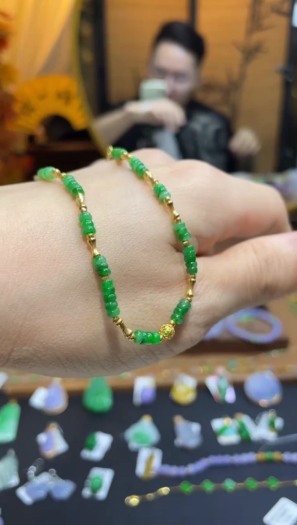 颈饰18K金镶嵌翡翠手链