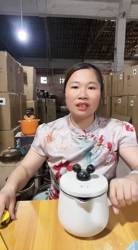 715瑕疵色差白色奶锅