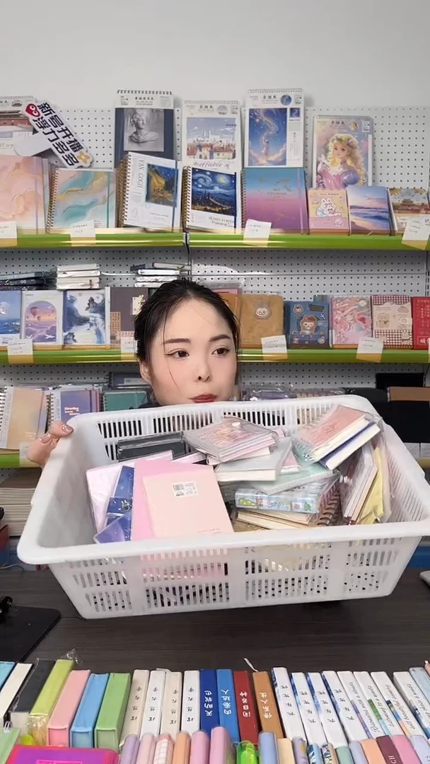 整点福利-仅限1单-本册集装箱24件套【随机封面】