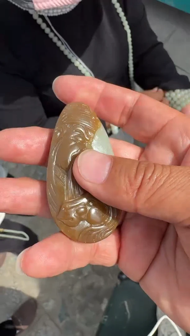 未镶嵌和田玉（糖玉）挂件和田玉