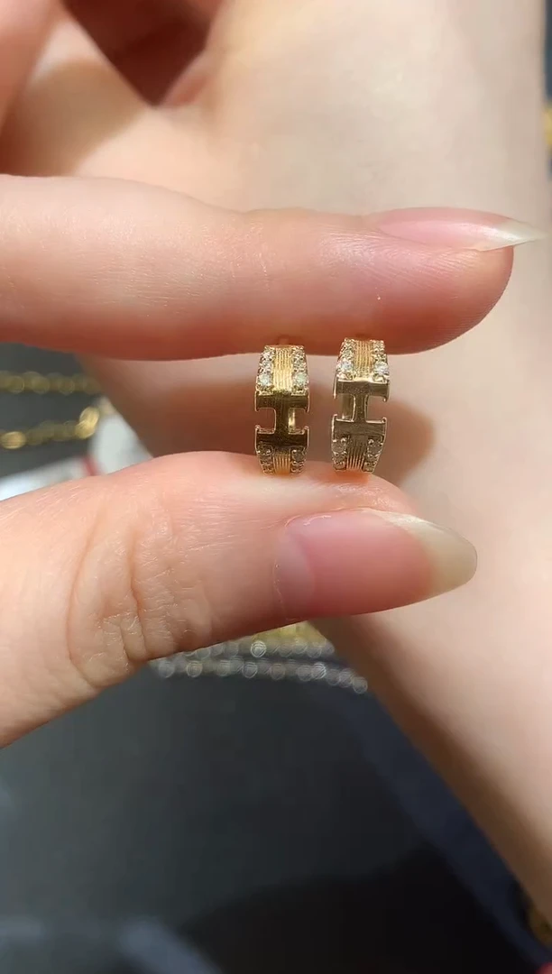 18K金镶嵌耳饰钻石D32|2880