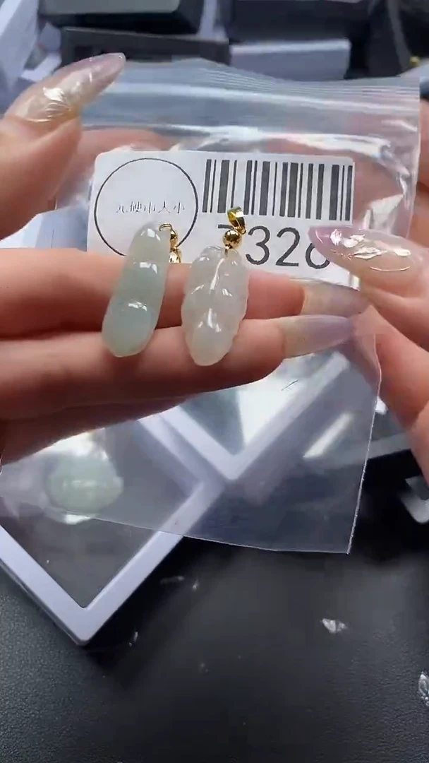 吊坠(不含链)未镶嵌翡翠7326