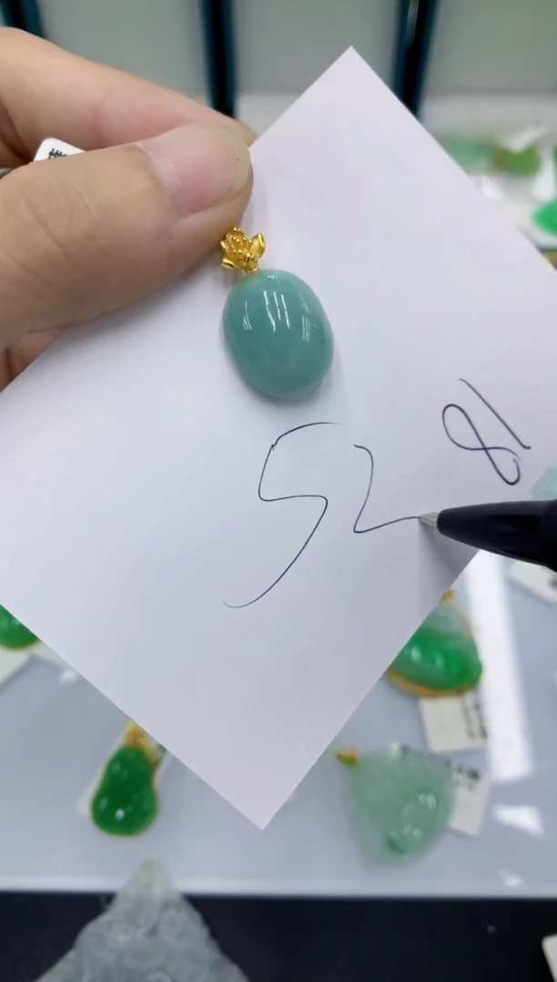 翡翠未镶嵌颈饰翡翠